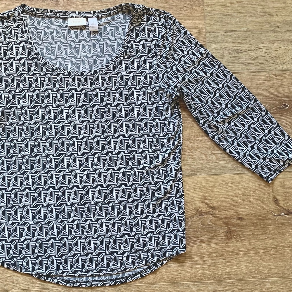CHICO’S womens size 1 or Medium Black and White Printed Blouse